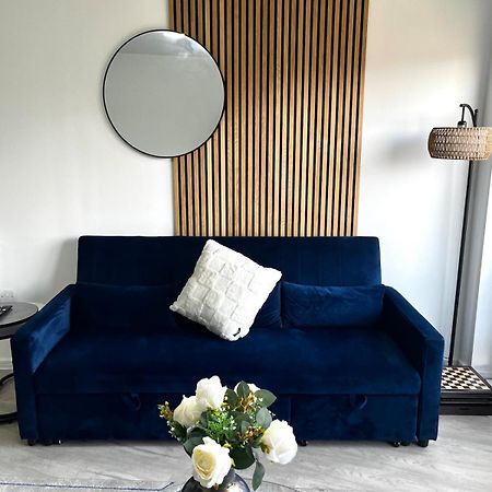 Serene 2-Bed Flat With Canal Views - Coop Live & Ethiad マンチェスター エクステリア 写真