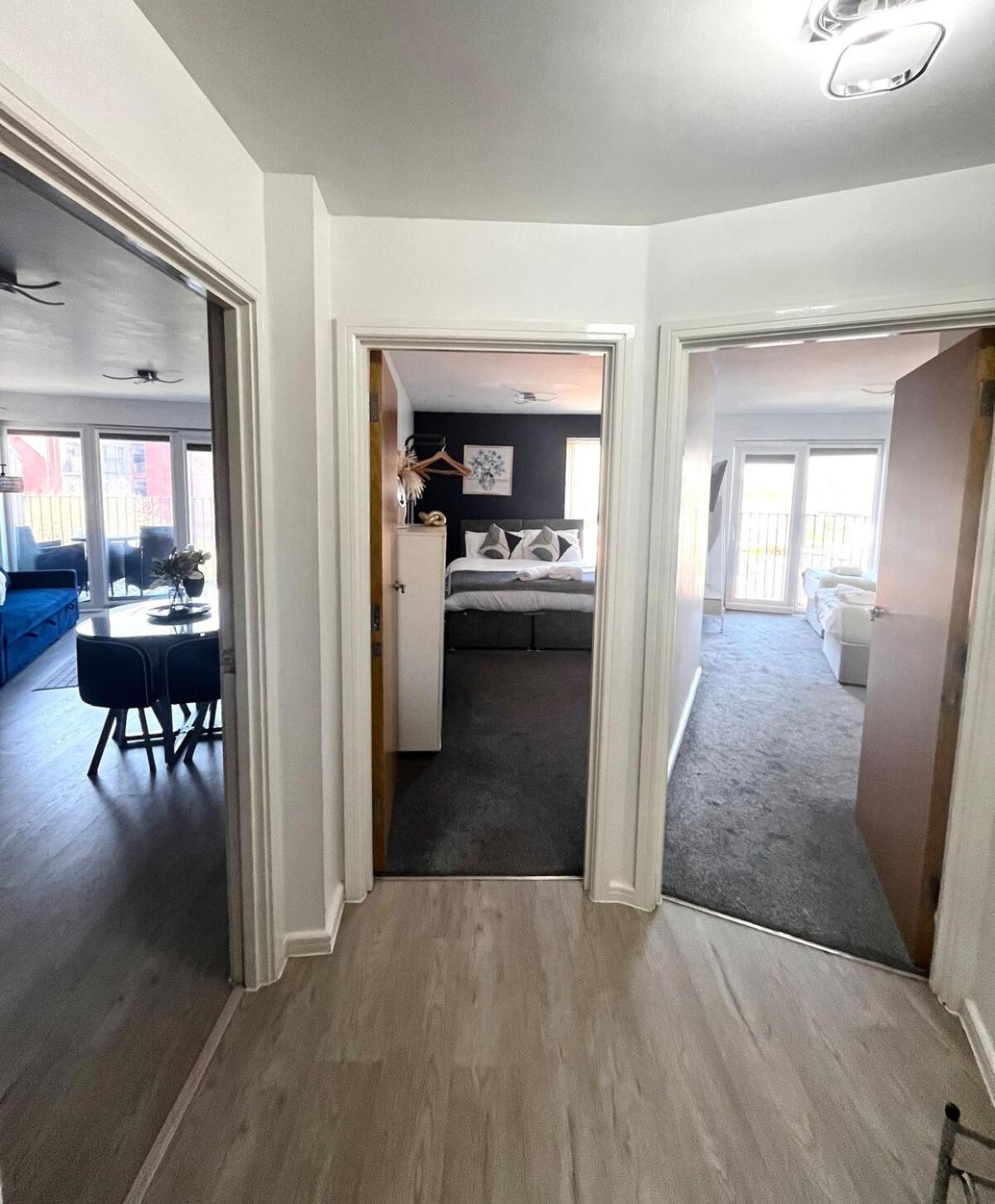 Serene 2-Bed Flat With Canal Views - Coop Live & Ethiad マンチェスター エクステリア 写真