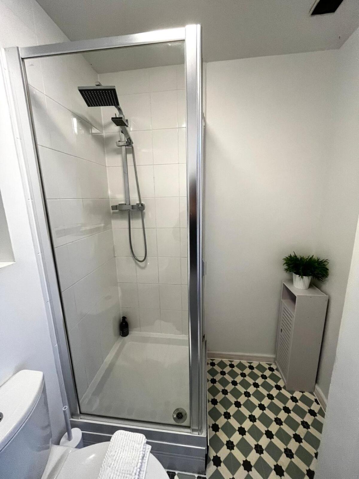 Serene 2-Bed Flat With Canal Views - Coop Live & Ethiad マンチェスター エクステリア 写真
