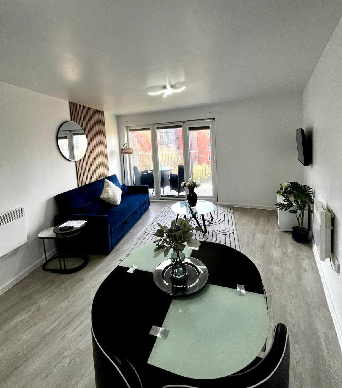 Serene 2-Bed Flat With Canal Views - Coop Live & Ethiad マンチェスター エクステリア 写真
