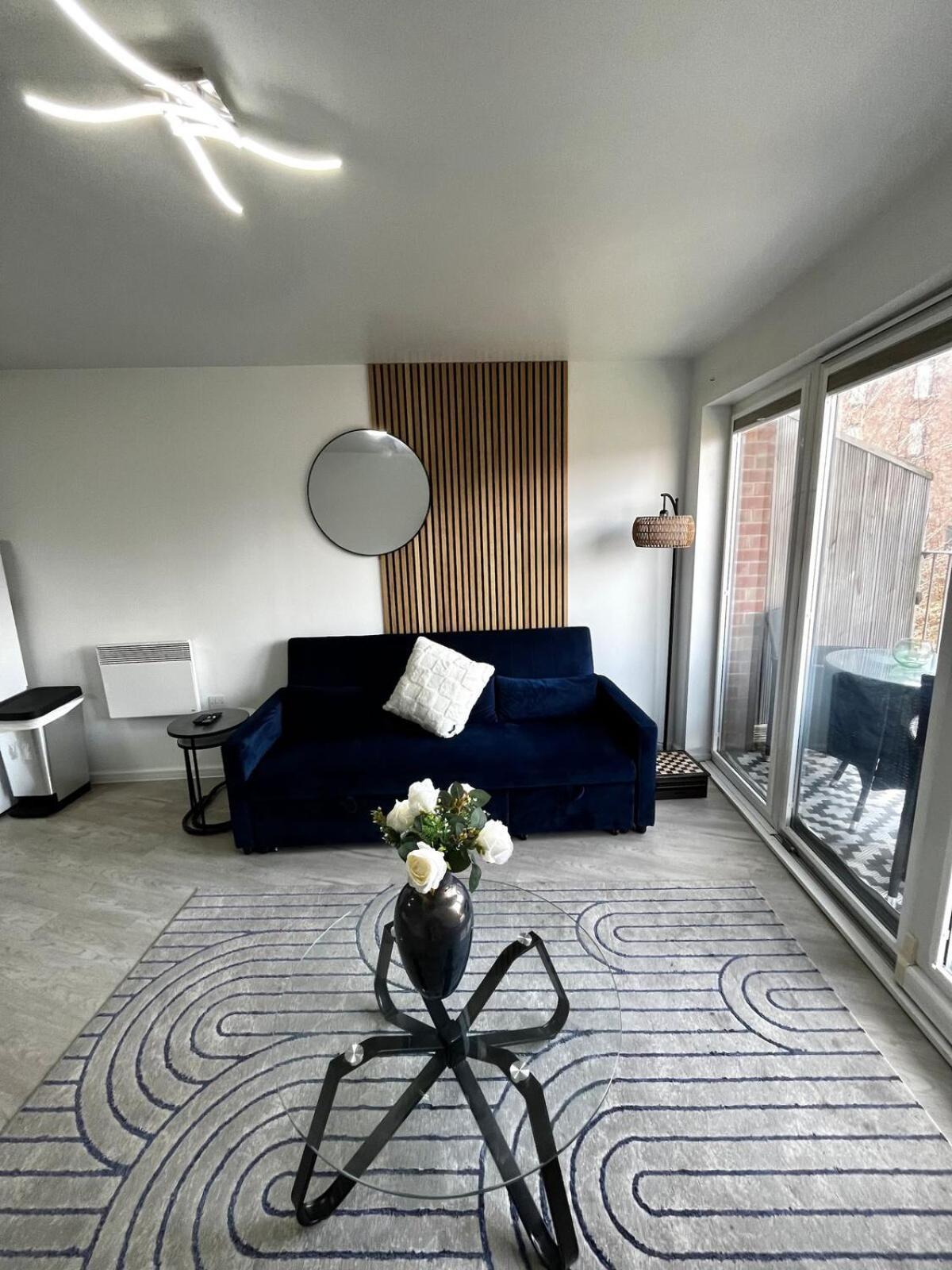 Serene 2-Bed Flat With Canal Views - Coop Live & Ethiad マンチェスター エクステリア 写真